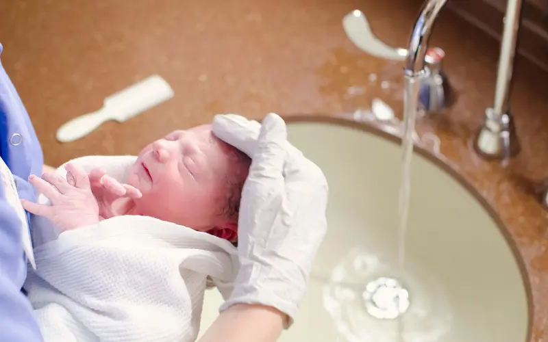 Baby Bath Basics: A Parent’s Guide to Water Temperature and Safety