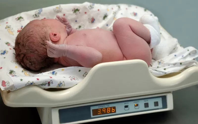 Baby Weight Gain by Week: Averages for Breastfed and Formula-Fed Kids