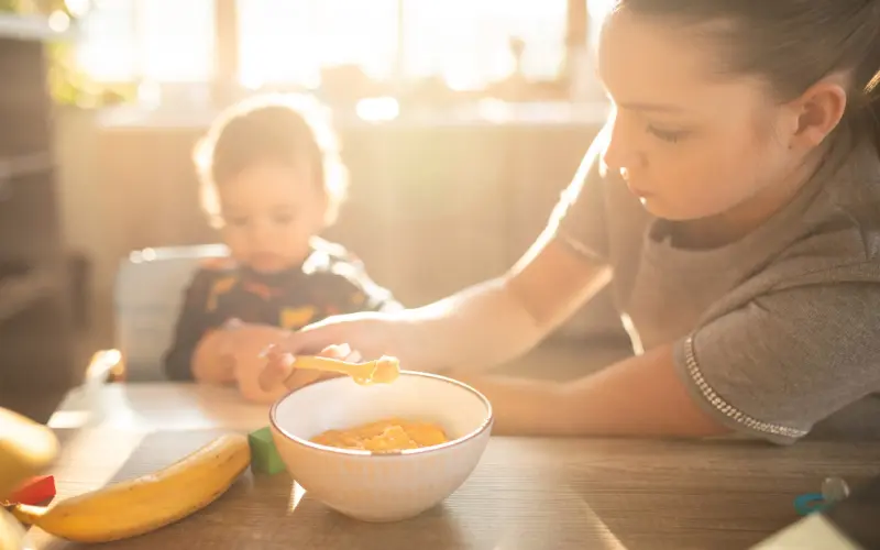 Introducing Solid Foods for Babies: Foods to Start With