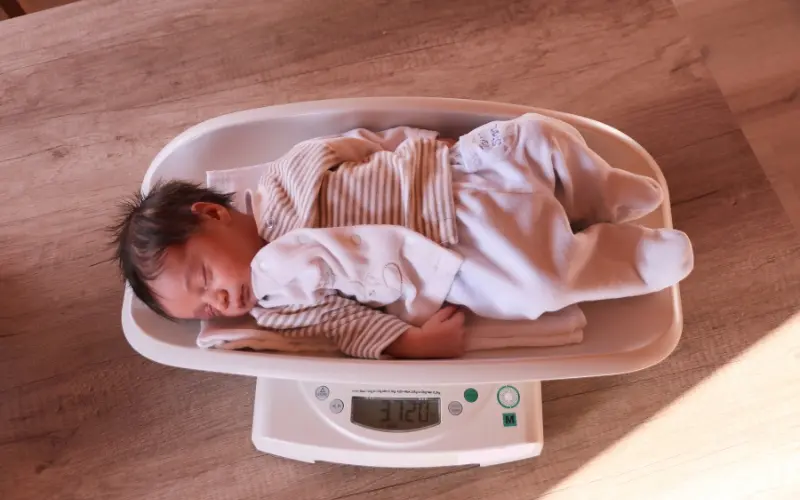 Newborn Weight Gain: What to Expect and When to Worry