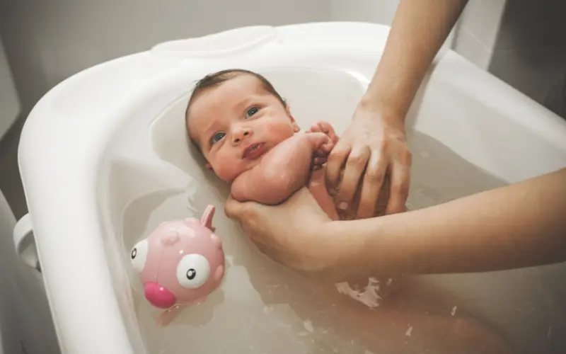 Tips for Bathing a Newborn: Keeping it Simple and Safe
