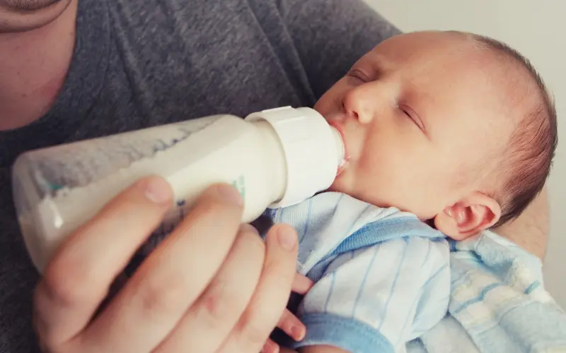 Weaning Your Baby: Switching From Breast Milk to Formula