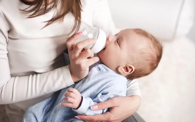When Your Baby Has Trouble Latching on Bottles – What to Do?