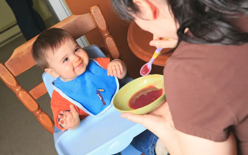 When and How to Introduce Solid Foods: Signs of Readiness